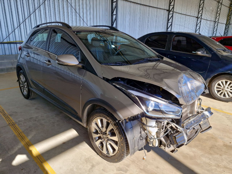 Hyundai Hb20x 2016 em leilão