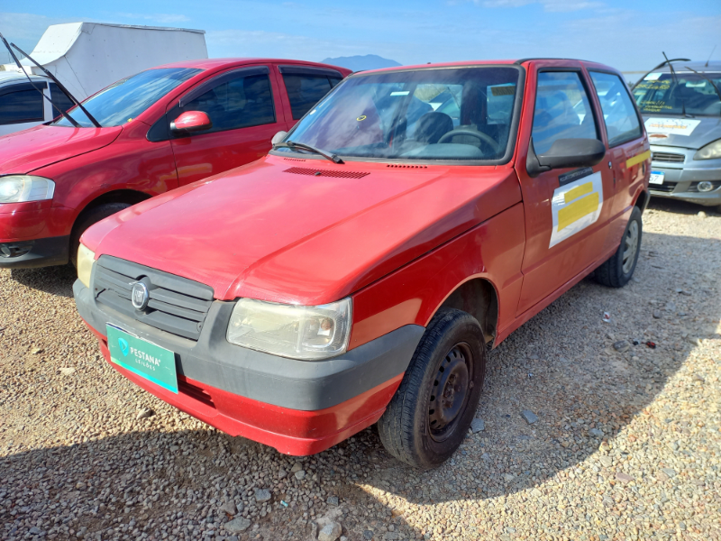 Fiat Uno 2010 em leilão
