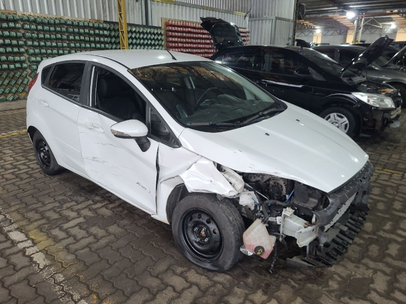 Ford Fiesta 2015 em leilão