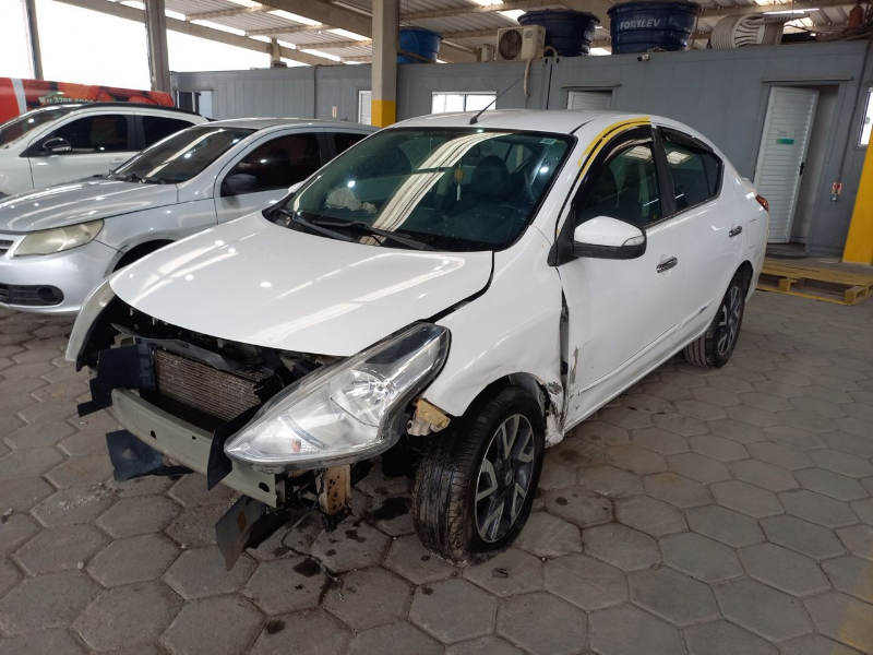 Nissan Versa 2017 em leilão