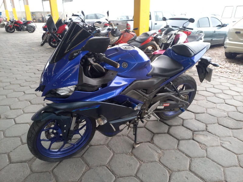 Yamaha YZF 2023 em leilão