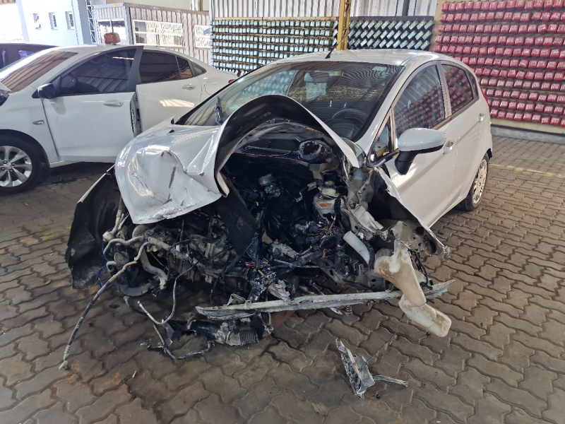 Ford Fiesta 2015 em leilão