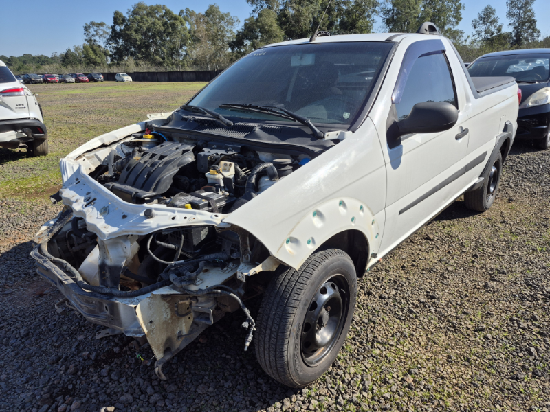 Fiat Strada 2015 em leilão