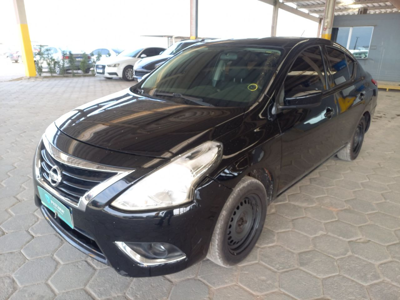 Nissan Versa 2016 em leilão