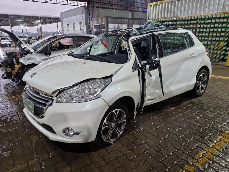 Peugeot 208 2015 em leilão