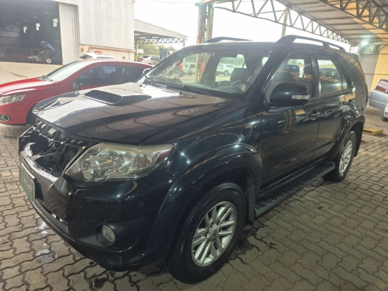 Toyota Hilux 2012 em leilão