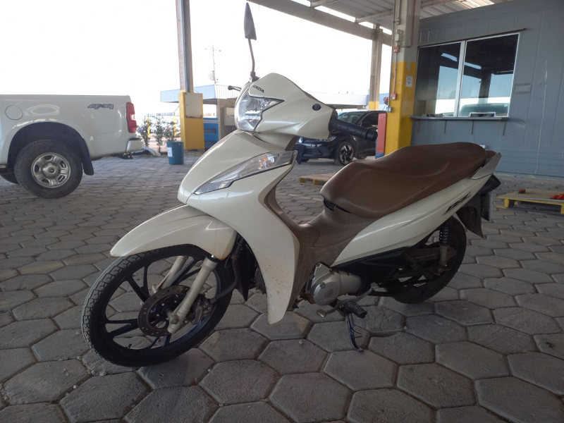 Honda Biz 2022 em leilão