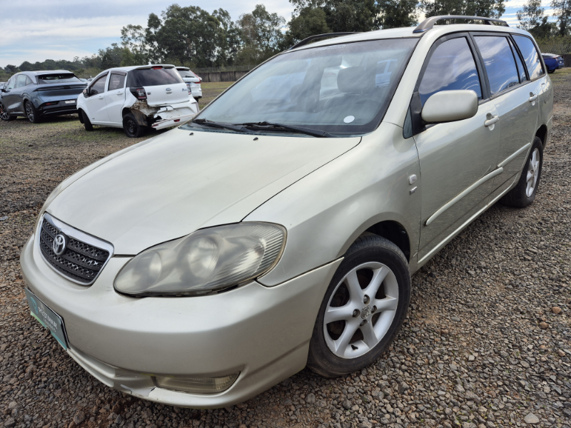 Toyota Fielder 2005 em leilão