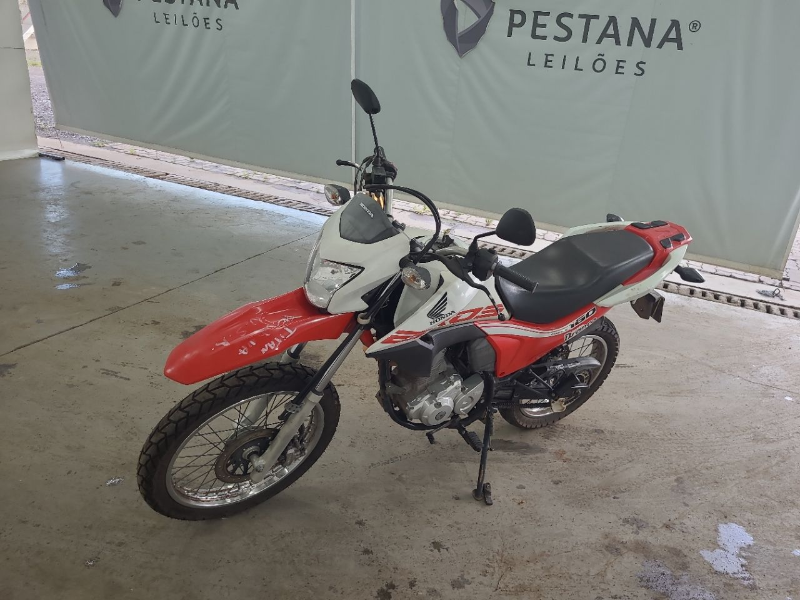 Honda NXR 2019 em leilão