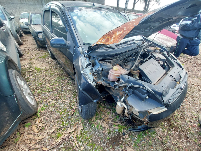 Ford Fiesta 2004 em leilão