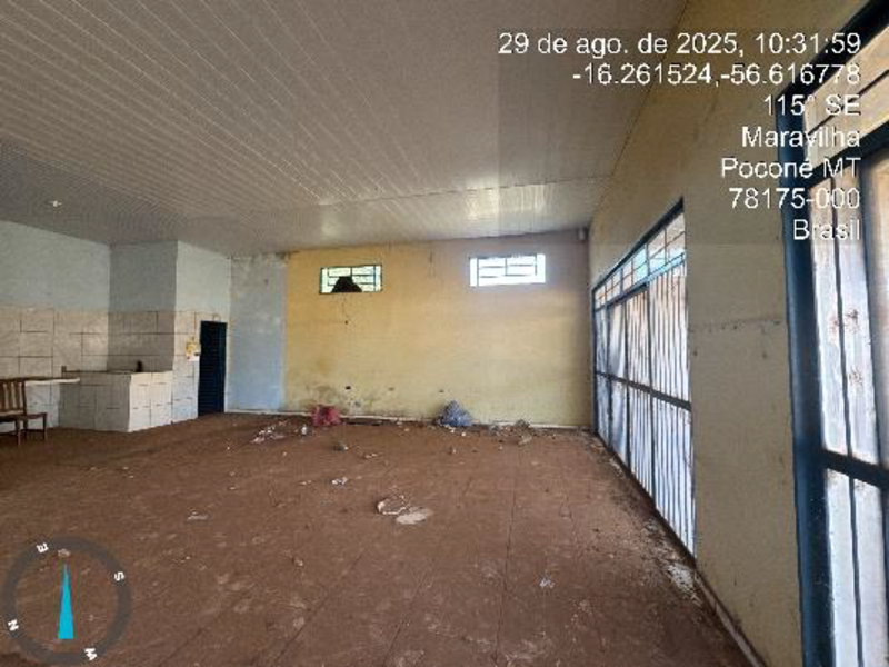 Prédio - Poconé - MT, localizado em Poconé - MT, bairro Cruz Preta