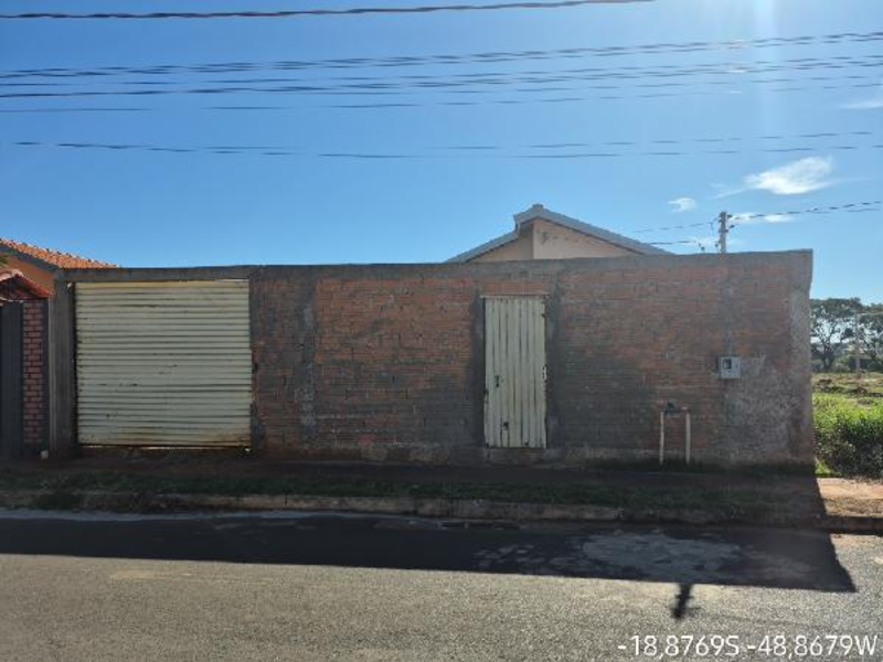 Foto de Casa em leilão em Monte Alegre De Minas - MG