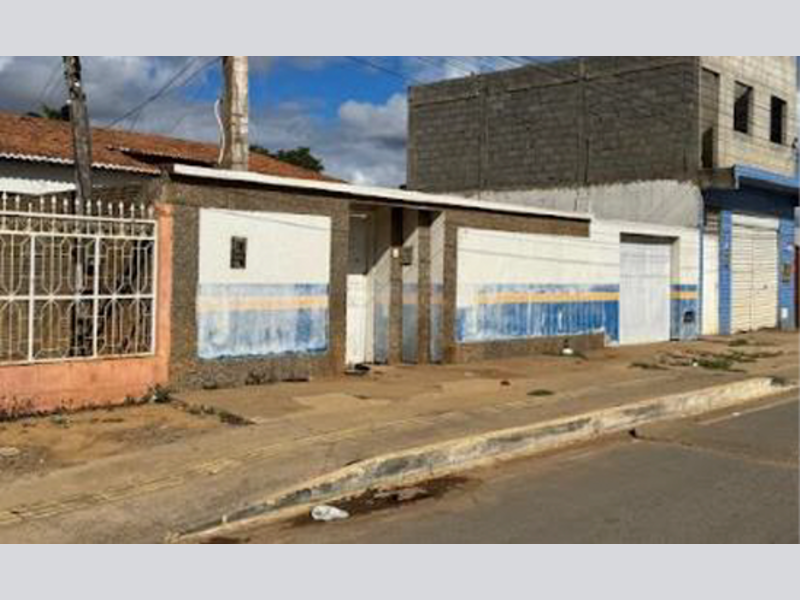 Casa - João Dourado - BA, localizado em João Dourado - BA, bairro Centro