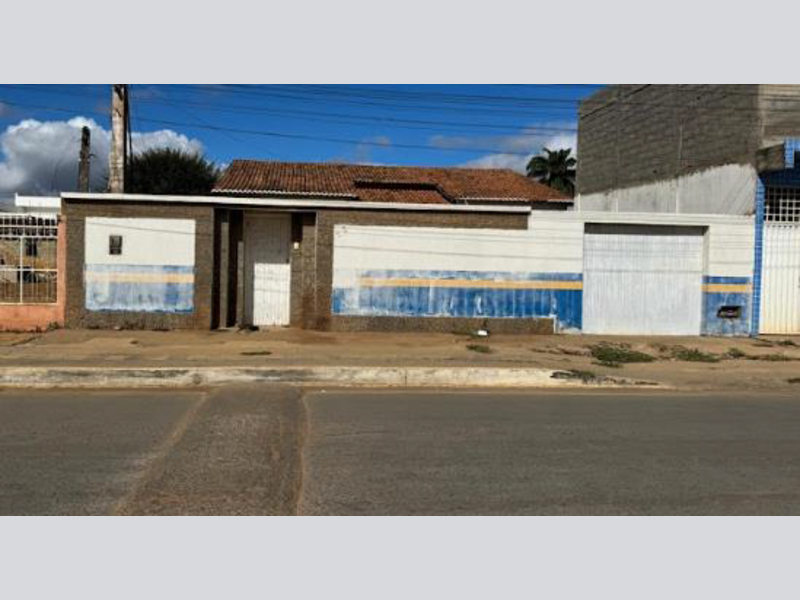 Casa - João Dourado - BA, localizado em João Dourado - BA, bairro Centro