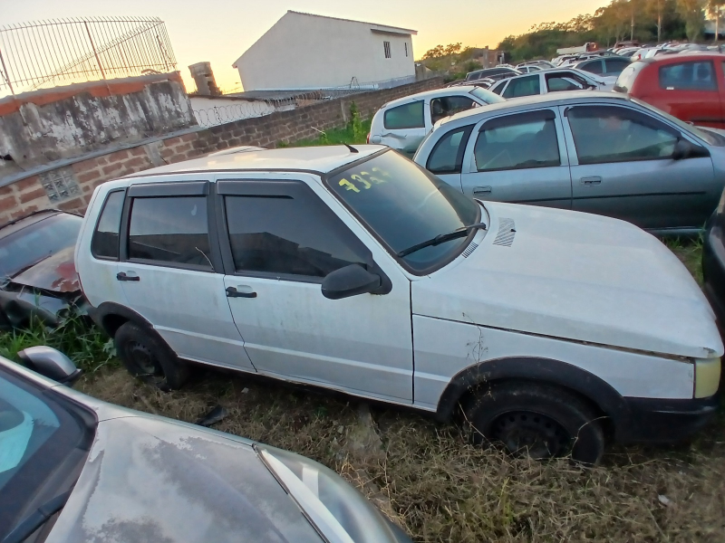 Fiat Uno 2010 em leilão