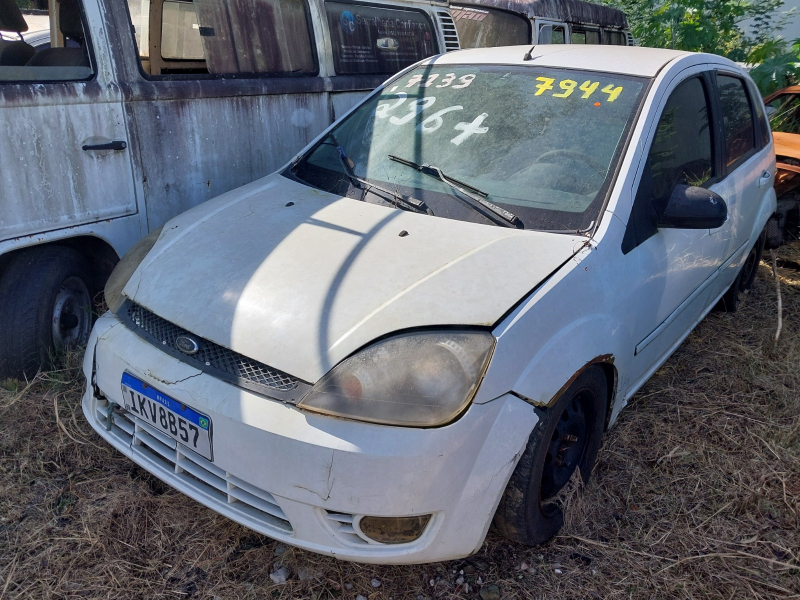 Ford Fiesta 2003 em leilão