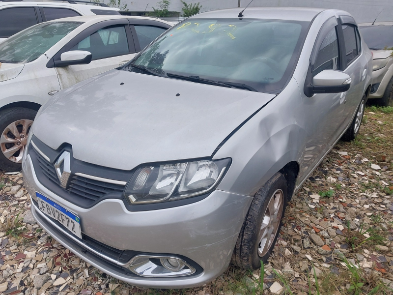 Renault Logan 2015 em leilão
