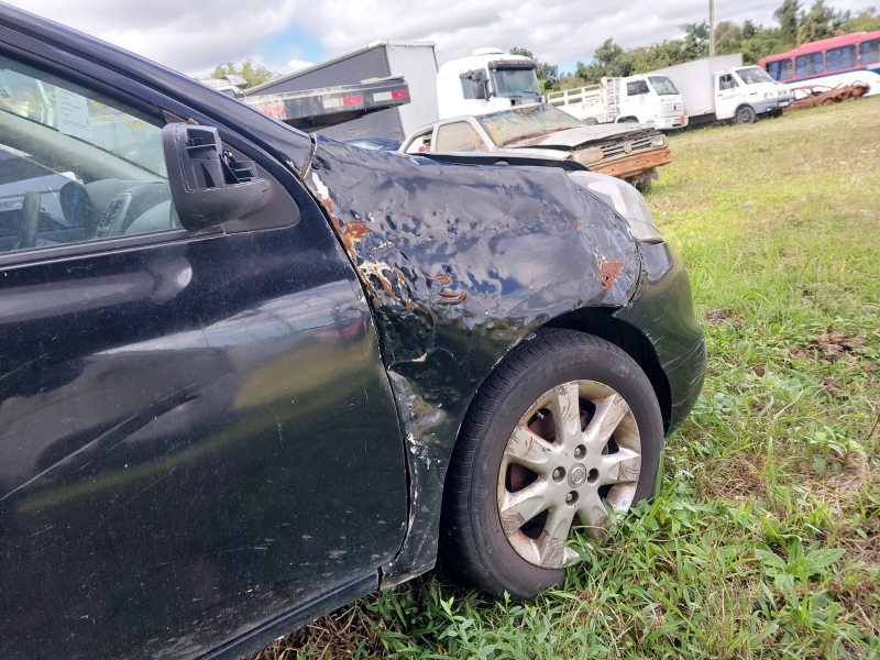 Nissan March 2015 em leilão