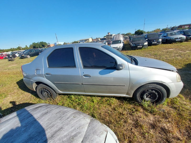 Renault Logan 2009 em leilão