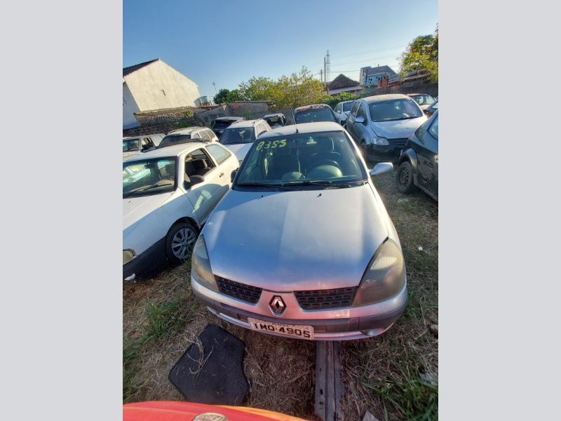 Renault Clio 2006 em leilão