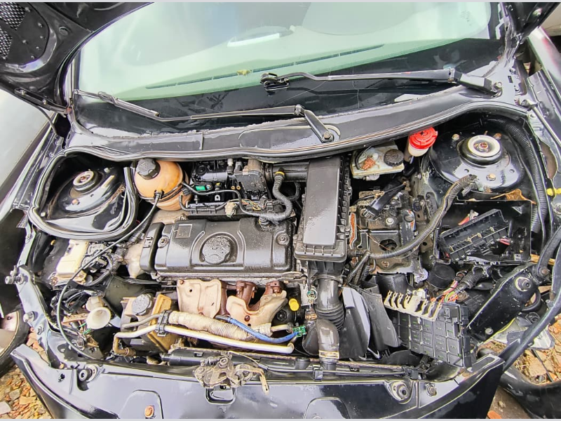 Peugeot 207 2012 em leilão