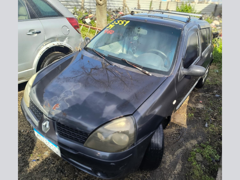 Renault Clio 2004 em leilão