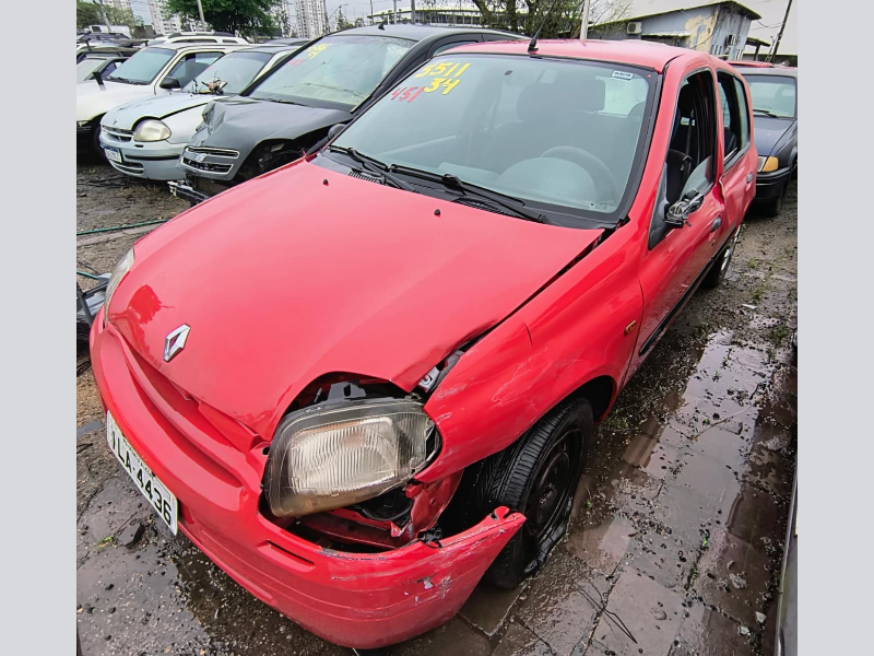 Renault Clio 2003 em leilão