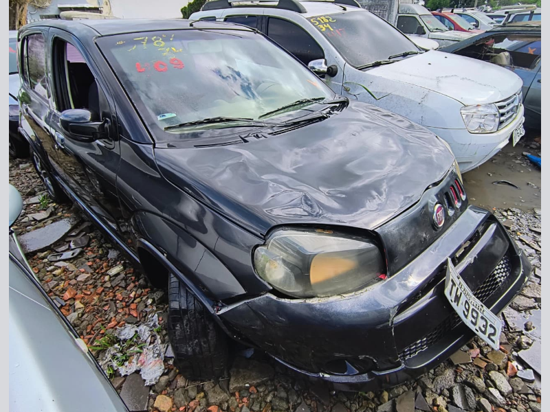 Fiat Uno 2013 em leilão