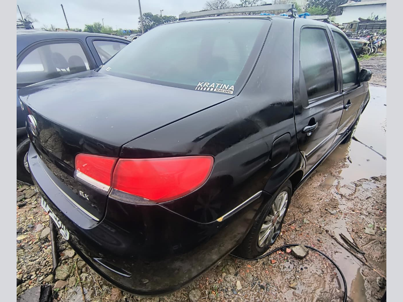 Fiat Siena 2010 em leilão