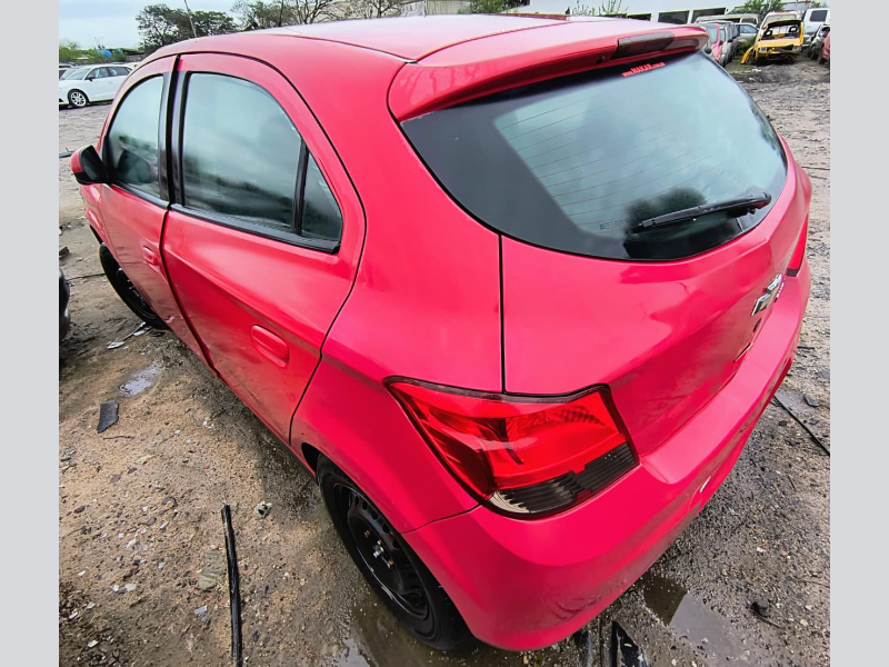 Chevrolet Onix 2015 em leilão