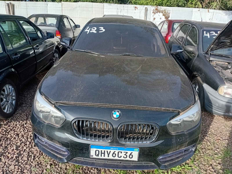 BMW 120i 2016 em leilão