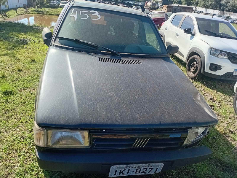Fiat Uno 2002 em leilão