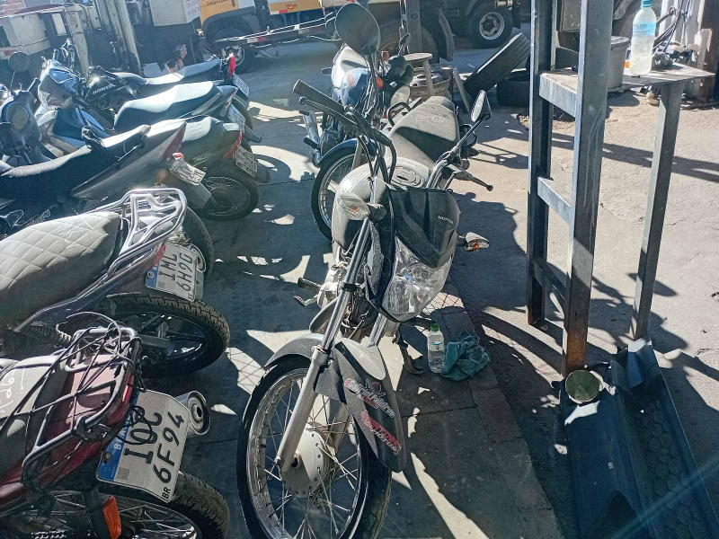 Honda CG 2023 em leilão