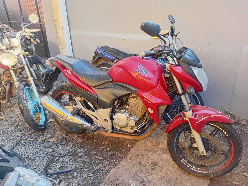 Honda CB 2013 em leilão