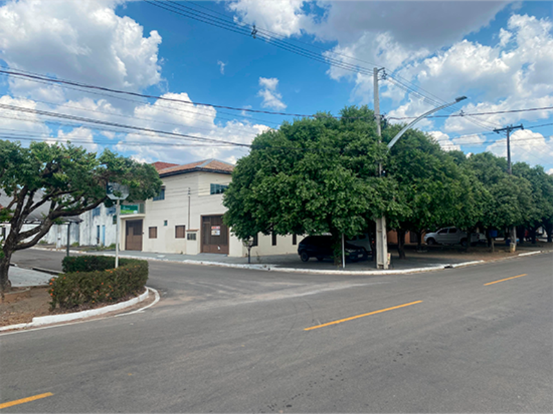 Prédio - Paranaíta - MT, localizado em Paranaíta - MT, bairro Setor Comercial