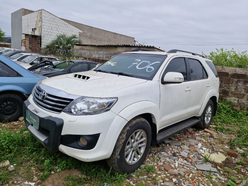 Toyota Hilux 2012 em leilão