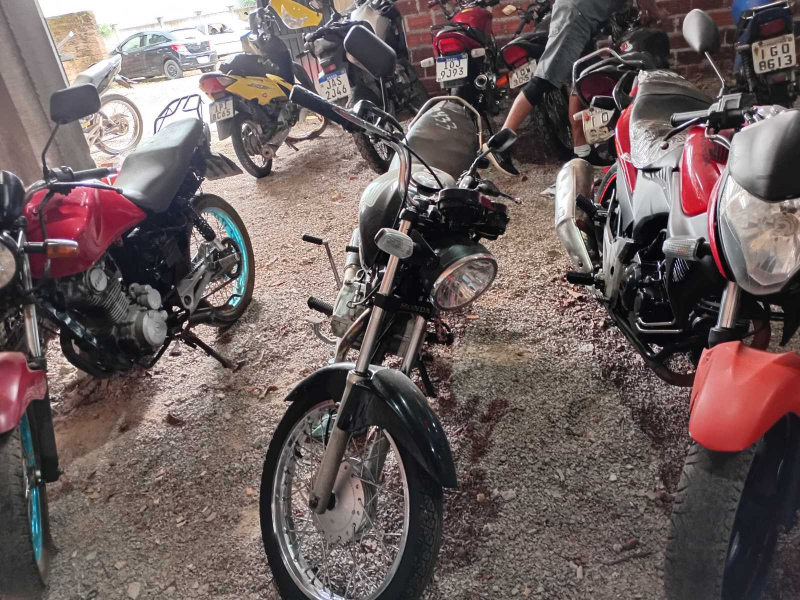 Honda CG 2004 em leilão