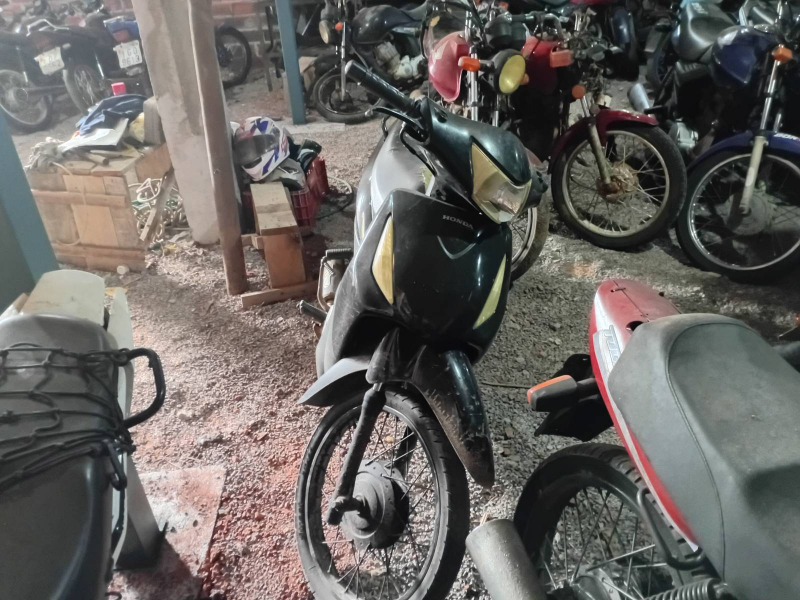 Honda Biz 2006 em leilão