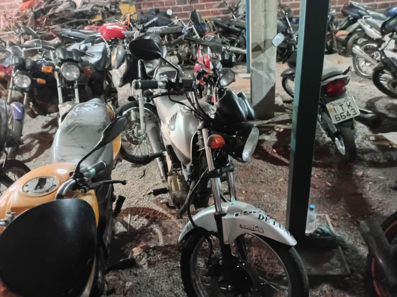 Honda CG 2004 em leilão