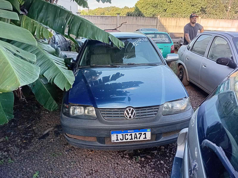 Volkswagen Gol 2000 em leilão