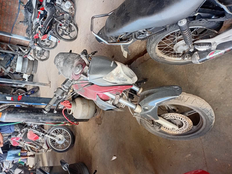 Honda CB 2010 em leilão