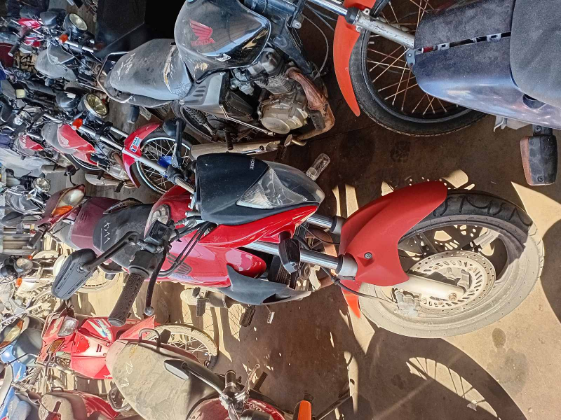 Honda CB 2010 em leilão