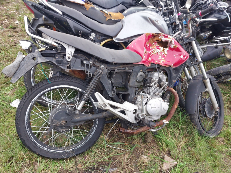 Honda CG 2006 em leilão