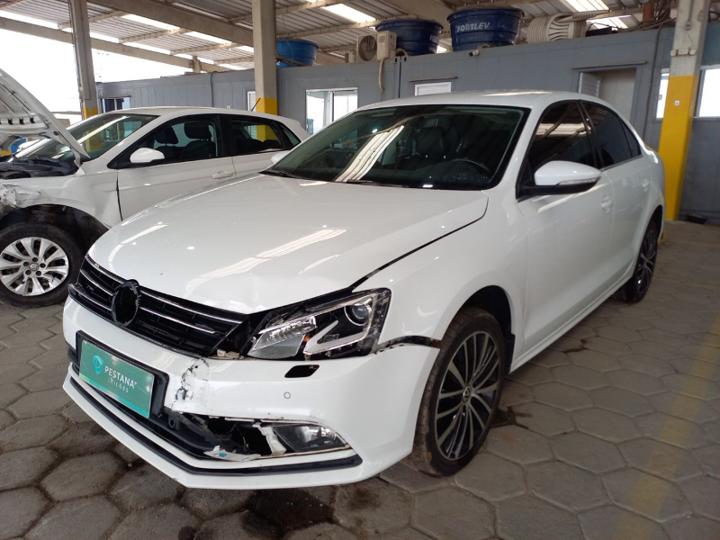 Volkswagen Jetta 2017 em leilão