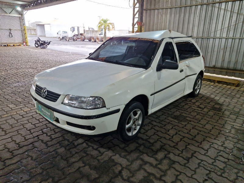Volkswagen Gol 2000 em leilão