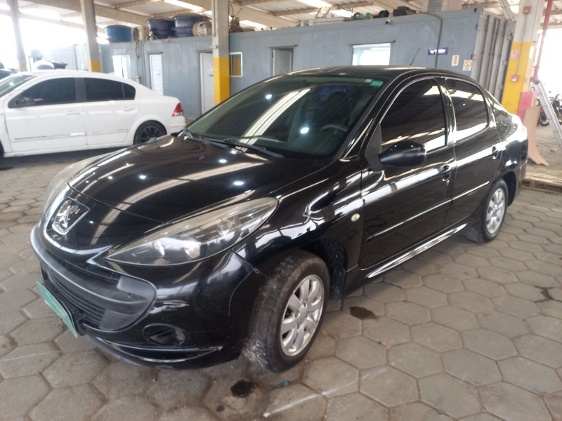 Peugeot 207 2010 em leilão