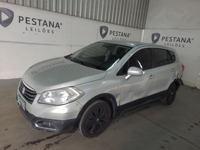 Suzuki Scross 2016 em leilão