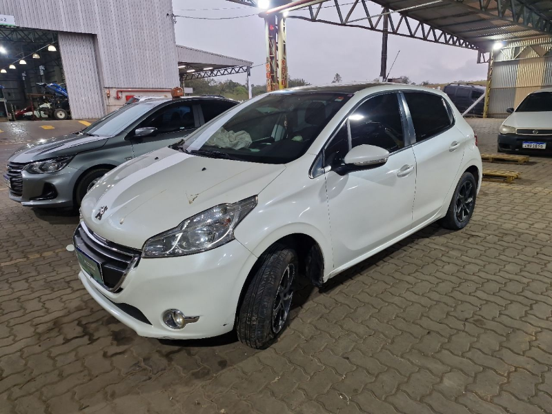 Peugeot 208 2016 em leilão