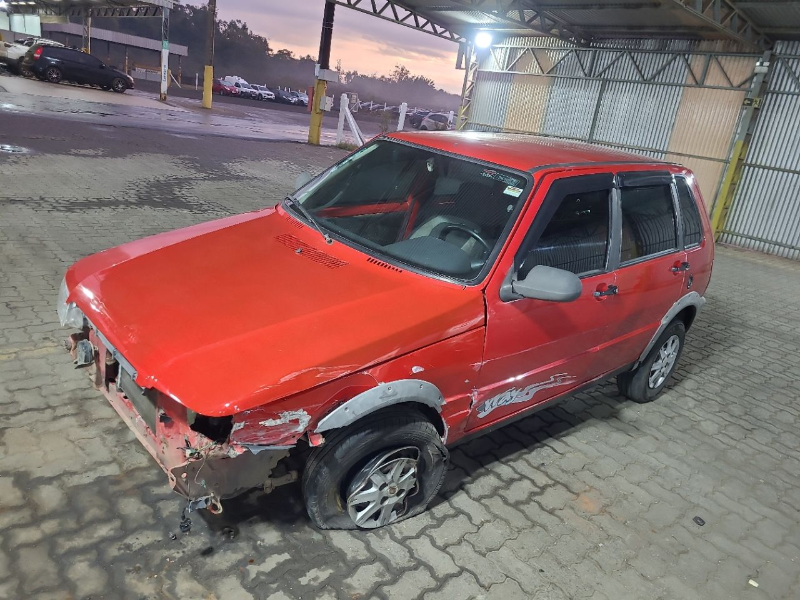 Fiat Uno 2013 em leilão