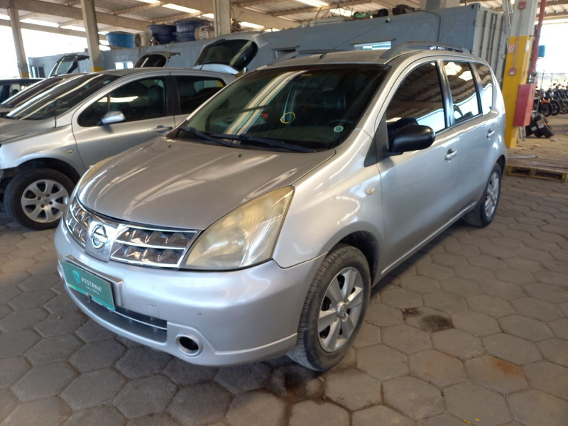 Nissan Livina 2012 em leilão